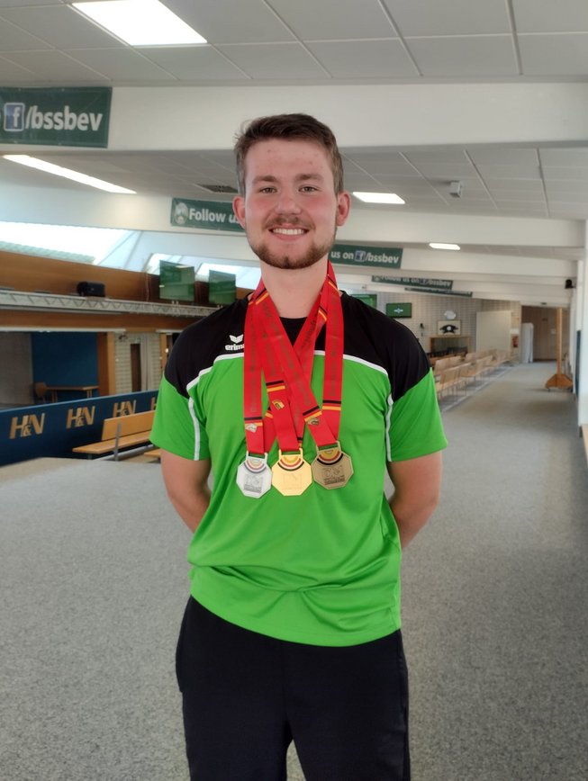 Florian Daniel Schmidt drei Medaillen 4_Florian_Schmidt_mit_Medaillen