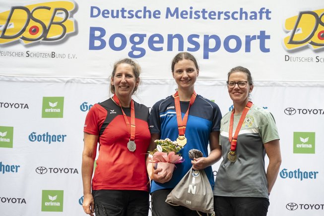 Bild_6_DM_FB_Samstag_Siegerehrung_Bianca_Speicher