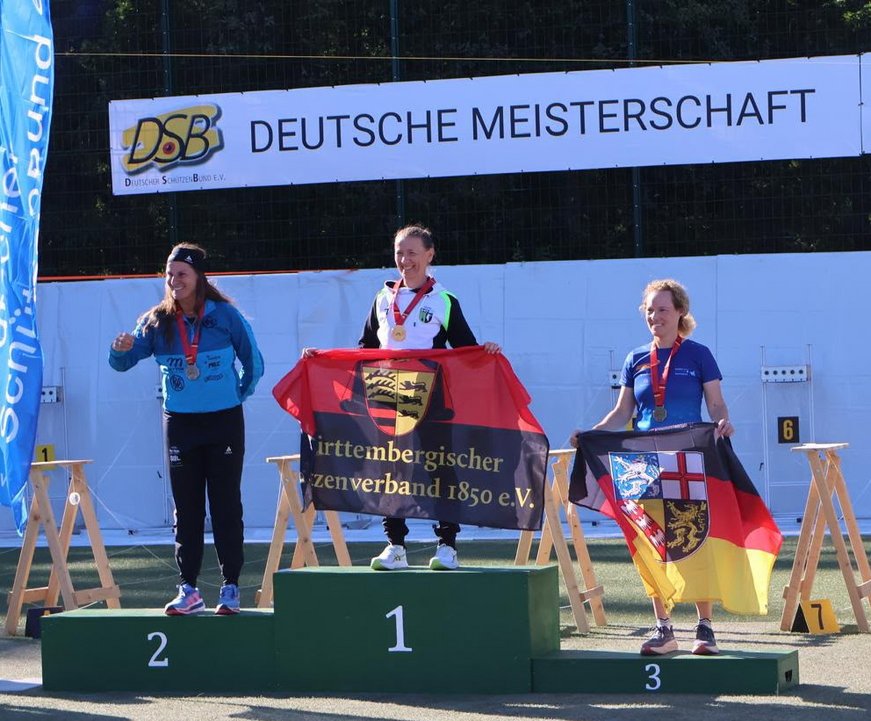 v.l.n.r. Pamela Weil Hansen (WF), Dorota Wilke (WT) und Lisa Korst (SA) Bild_3_Lisa_Korst_Siegerehrung