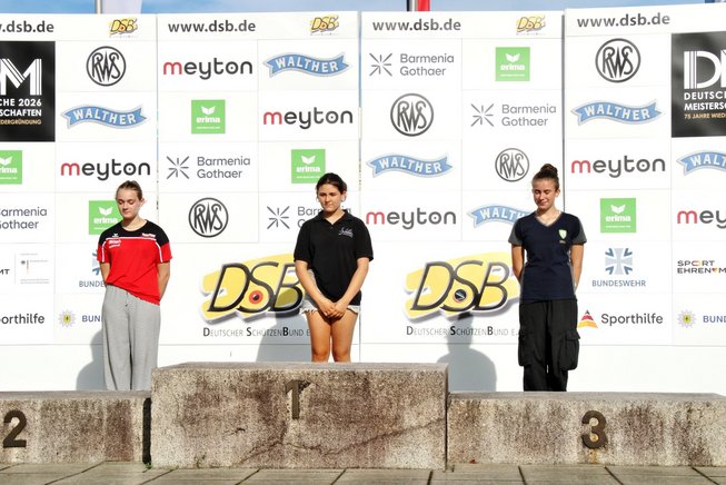 v.l.n.r. Emma Moises (RH), Valentina Spiegel (BY) und Luisa Backes (SA-SV Eppelborn) 135