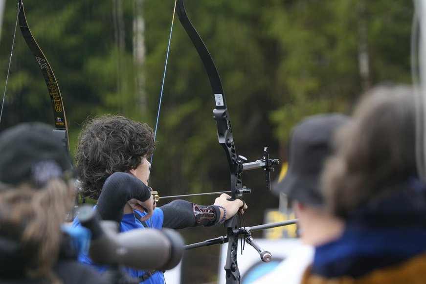 „Volle Konzentration auf den nächsten Pfeil: Samuel Eckstein behauptet sich bei der Deutschen Meisterschaft in Suhl im Spitzenfeld.“ Bild_A_Samuel_Eckstein_1000528742