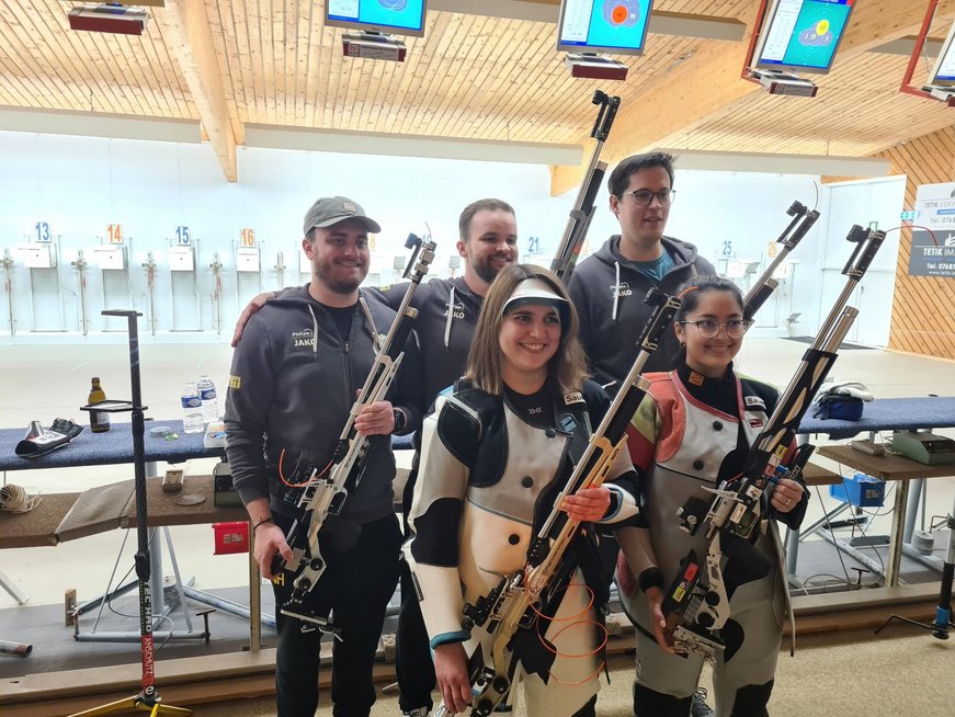 v.l.n.r. Mannschaft Perl Niklas Hinsberger; Maximilian Follmann; Pascal Einspenner; (vorne) Alexandra Follmann; Sonja Schäfer, Bild_4_Mannschaft_Perl