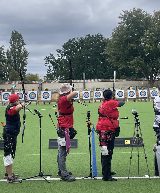 „Mit Fokus, Präzision und Nervenstärke: Bianca Speicher (Mitte) zeigt im Wettkampf ihre ganze Stärke und krönt ihre Leistung mit der erfolgreichen Titelverteidigung.“ Bild_4_Bianca_Speicher_Wettkampf_IMG_1770