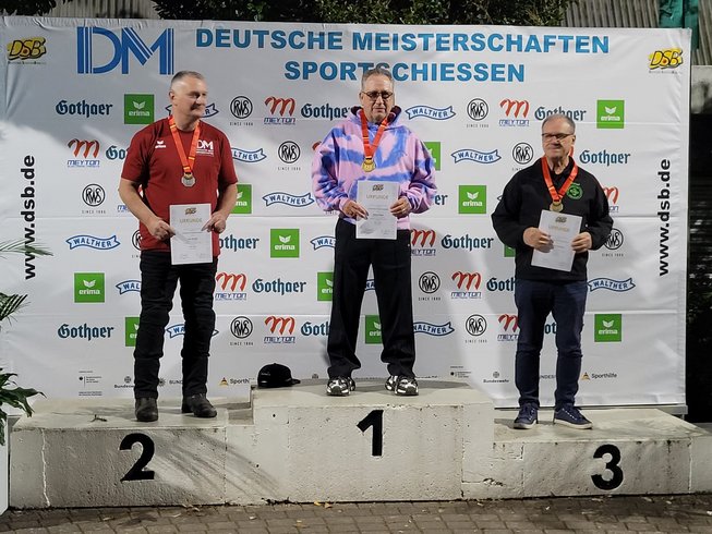 v.l.n.r. Jens Schüler, Markus Blass, Michael Pfennig Bild_8___25_m_Sportpistole_Markus_Blass