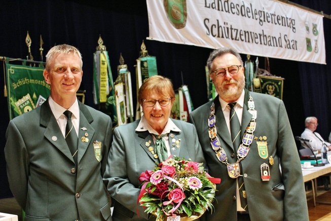 v.l.n.r. Ralf Gleißner (Vizepräsident), Gerda Klein (ehem. Landesdamenleiterin), Walter Wolpert (Präsident SVS) 132